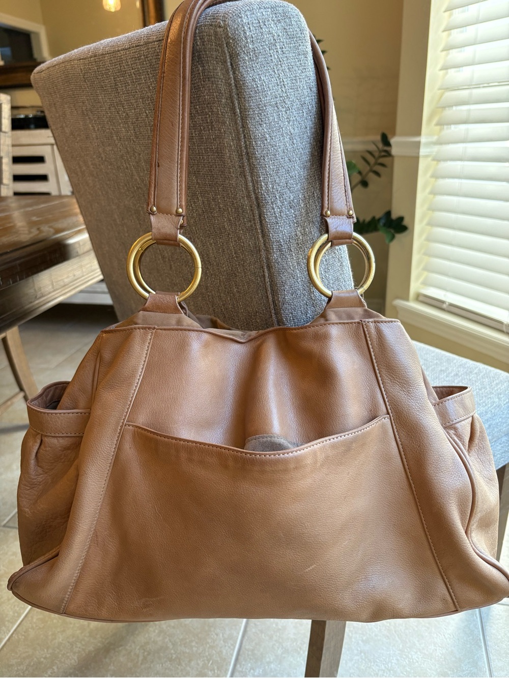 Pristine Vintage Liz Claiborne Genuine Leather Shoulder Bag w/Gold Ring Accents - Picture 3 of 10